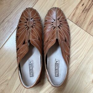 PIKOLINOS Women's Tan Leather Loafer Flats